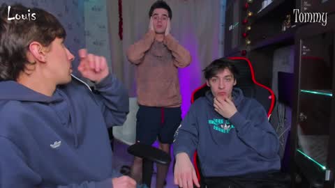 Snapshot of esthetics_boys chatting on January 2025 04:24:01 PM LOUIS online show from January 2025 04:24:01 PM