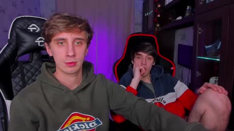 Snapshot of esthetics_boys chatting on February 2025 10:13:01 PM LOUIS online show from February 2025 10:13:01 PM