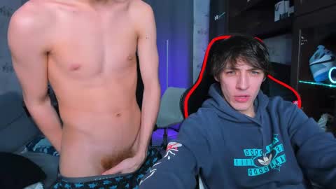 Snapshot of esthetics_boys chatting on February 2025 06:03:01 AM LOUIS online show from February 2025 06:03:01 AM