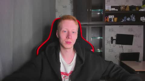 Snapshot of esthetics_boys chatting on November 2025 10:26:01 AM LOUIS online show from November 2025 10:26:01 AM