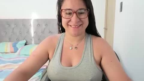 estrellajunior online show from May 2026 11:40:01 AM