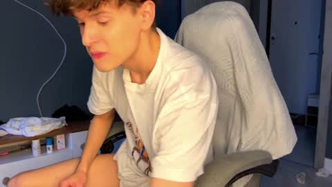 Snapshot of estremecerse chatting on December 2024 09:20:02 AM Alex online show from December 2024 09:20:02 AM