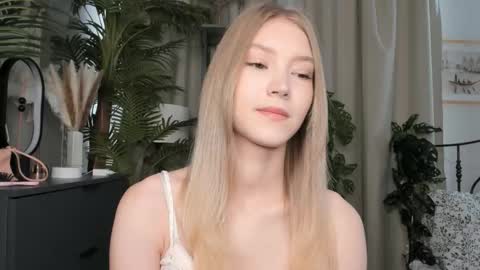 Natalie online show from September 2025 05:40:01 AM