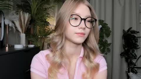 Natalie online show from September 2025 05:44:02 AM