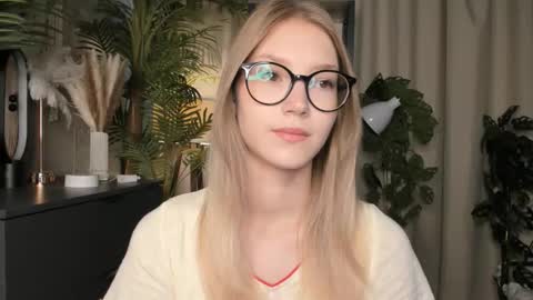 Natalie online show from September 2025 05:57:02 AM