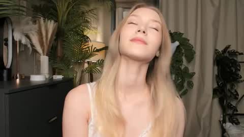 Natalie online show from October 2025 05:38:01 AM