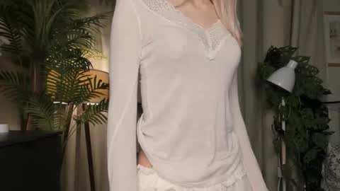 Natalie online show from December 2025 05:49:02 AM