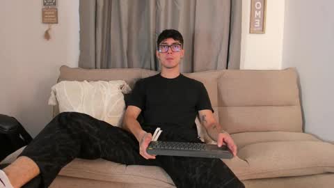 etham_wolf1 online show from March 2026 05:52:02 PM