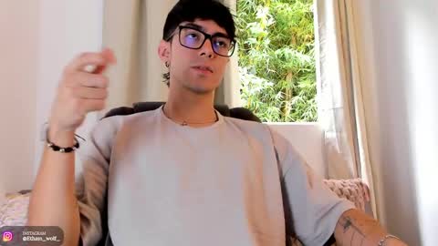 etham_wolf1 online show from May 2026 05:18:02 PM