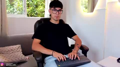 etham_wolf1 online show from June 2026 06:50:01 PM