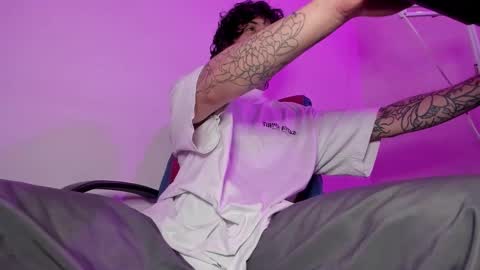 Snapshot of ethan_sykes chatting on October 2025 03:28:01 AM Ethan sykes online show from October 2025 03:28:01 AM