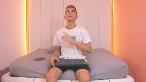 Snapshot of ethanhot_os chatting on April 2026 06:49:02 PM ethanhot_os online show from April 2026 06:49:02 PM