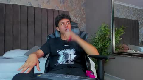 ethanlowell online show from November 2025 10:53:02 PM