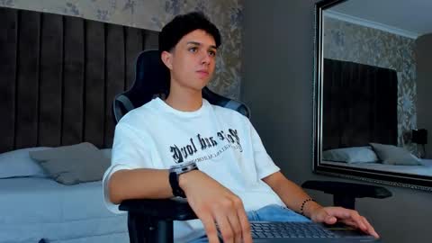 ethanlowell online show from November 2025 11:15:01 PM