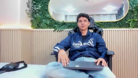 ethanlowell online show from December 2025 05:15:02 AM