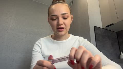 Caroline online show from April 2026 06:41:01 AM