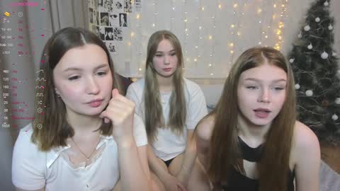 Veronica Tiia Lilith left to right online show from January 2025 12:49:01 AM