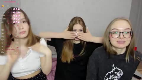 Veronica Tiia Lilith left to right online show from February 2025 01:57:01 AM