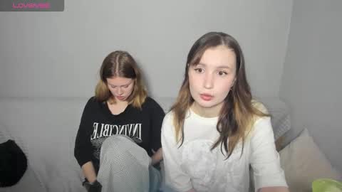 Veronica Tiia Lilith left to right online show from September 2025 02:32:01 PM