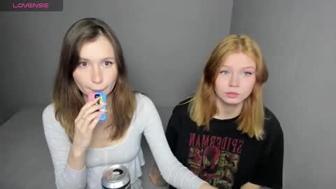 Veronica Tiia Lilith left to right online show from October 2025 02:06:02 PM