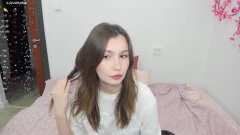 Veronica Tiia Lilith left to right online show from February 2026 10:27:01 PM