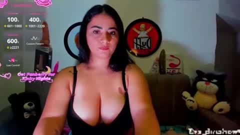 Snapshot of eva_dirtshow chatting on November 2025 10:09:02 PM Eva online show from November 2025 10:09:02 PM