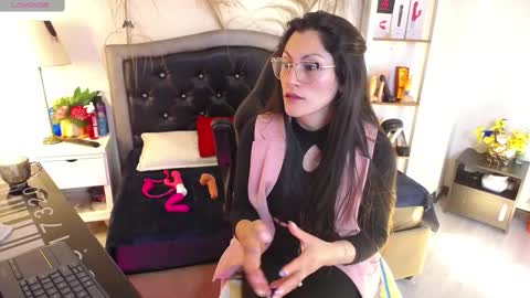 Eva Notty  online show from February 2025 01:36:01 PM