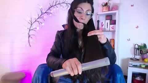 Eva Notty  online show from September 2025 03:36:01 PM