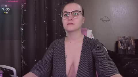 Snapshot of eva_orchid chatting on November 2025 09:45:01 AM Eva online show from November 2025 09:45:01 AM