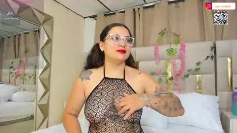 Eva  online show from October 2025 12:03:01 PM