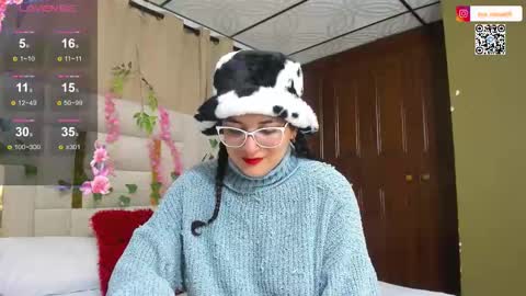 Eva  online show from October 2025 12:04:02 PM