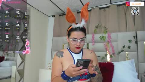 Eva  online show from October 2025 12:06:01 PM