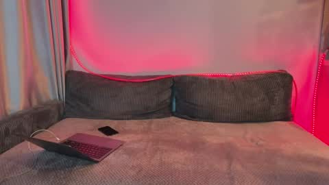 eva_simon__ online show from April 2026 01:41:02 PM