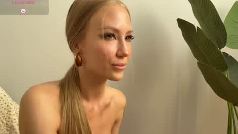 Snapshot of eva_vex chatting on June 2026 04:24:01 AM Hello Im Eva online show from June 2026 04:24:01 AM
