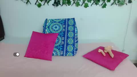 Eva   online show from February 2025 07:24:02 PM