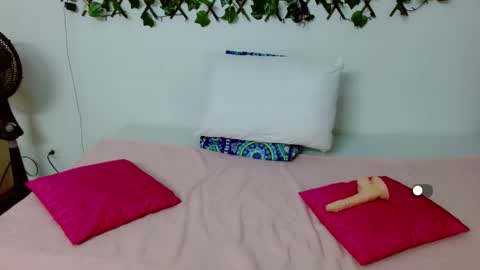 Eva   online show from February 2025 10:47:02 PM