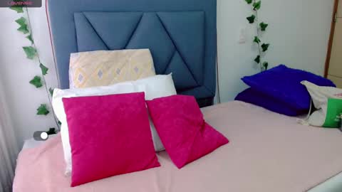 Eva   online show from February 2025 06:24:02 PM