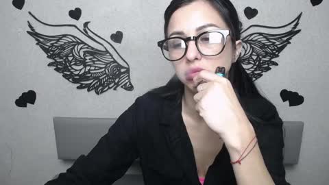 EvaClarkk online show from May 2026 07:05:02 AM