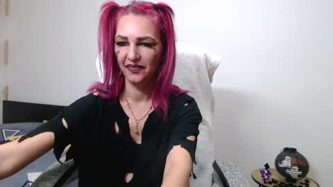 EvadesireONE online show from October 2025 10:38:02 AM