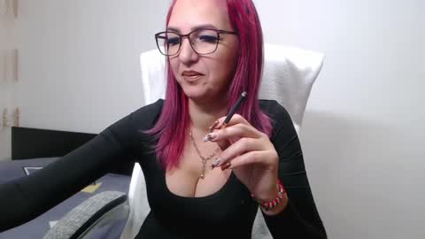 EvadesireONE online show from November 2025 08:56:01 AM