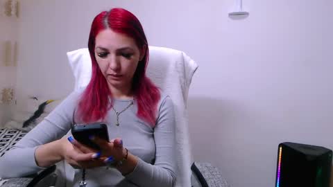 Snapshot of evadesireone chatting on May 2026 09:06:01 AM EvadesireONE online show from May 2026 09:06:01 AM