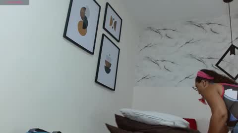 Eva Mills online show from November 2025 08:27:02 PM