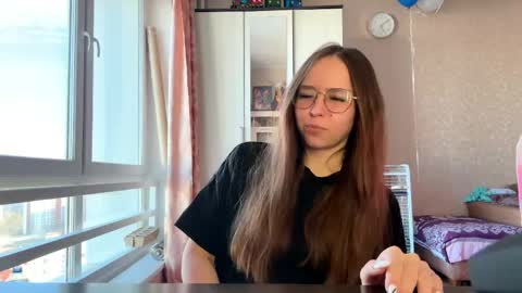 Mia online show from March 2026 02:09:02 PM