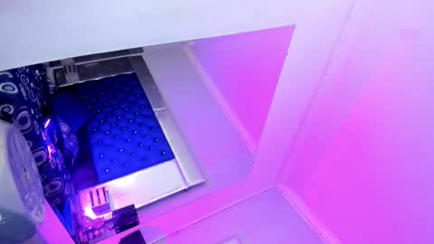 evanllelyne online show from February 2026 12:48:02 PM