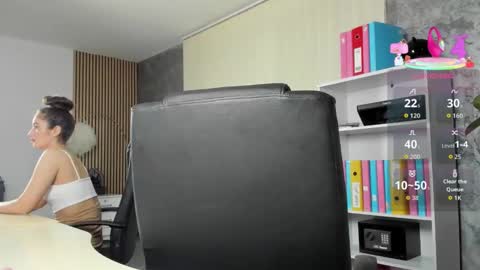 Snapshot of evanoellex chatting on November 2025 07:25:01 PM Your Fantasy online show from November 2025 07:25:01 PM