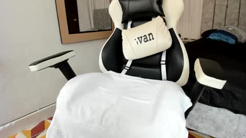 Snapshot of evans_king chatting on March 2025 07:17:01 PM Evan online show from March 2025 07:17:01 PM