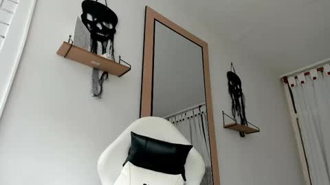 Snapshot of evans_king chatting on November 2025 01:13:01 PM Evan online show from November 2025 01:13:01 PM