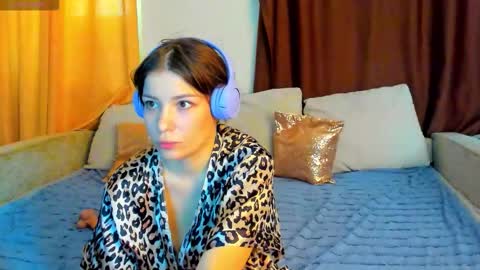 Snapshot of evasunshine18 chatting on November 2025 08:37:01 AM Eva online show from November 2025 08:37:01 AM