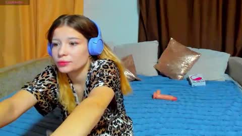 Snapshot of evasunshine18 chatting on November 2025 02:02:01 AM Eva online show from November 2025 02:02:01 AM