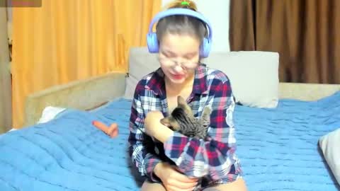 Snapshot of evasunshine18 chatting on December 2025 01:36:01 AM Eva online show from December 2025 01:36:01 AM